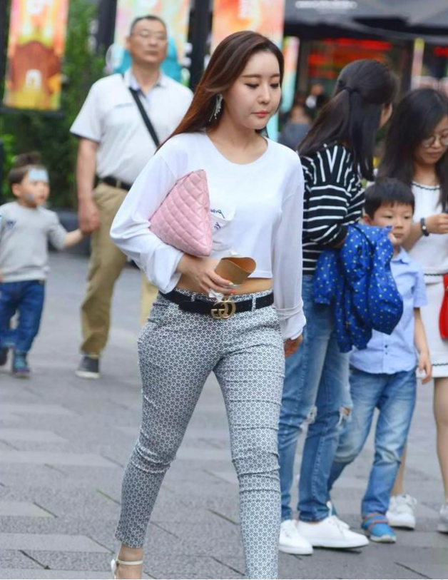 摄影：好像，这比例有点不对吧？