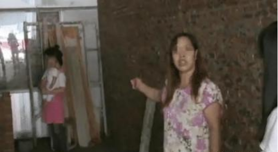 回顾女子欠下2000元,遭老债主侵犯,还甘愿为其生下孩子