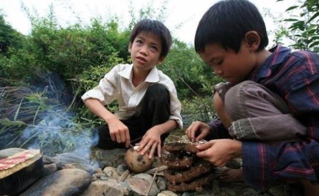 儿子嫌家太穷离家出走, 长大后后开豪车回家, 才知自己错了20年