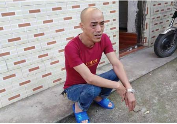 |52岁“光头强”名气不在，与小娇妻已离婚，手里20块钱都不到