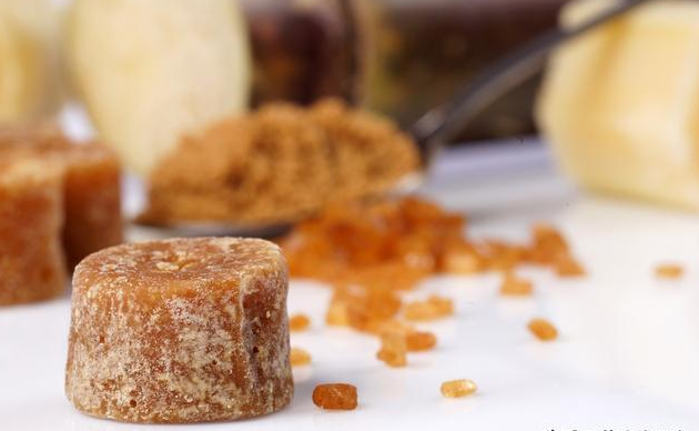 下巴出现这样的“白痘痘”要注意啦，这是螨虫的真身吗？你错了