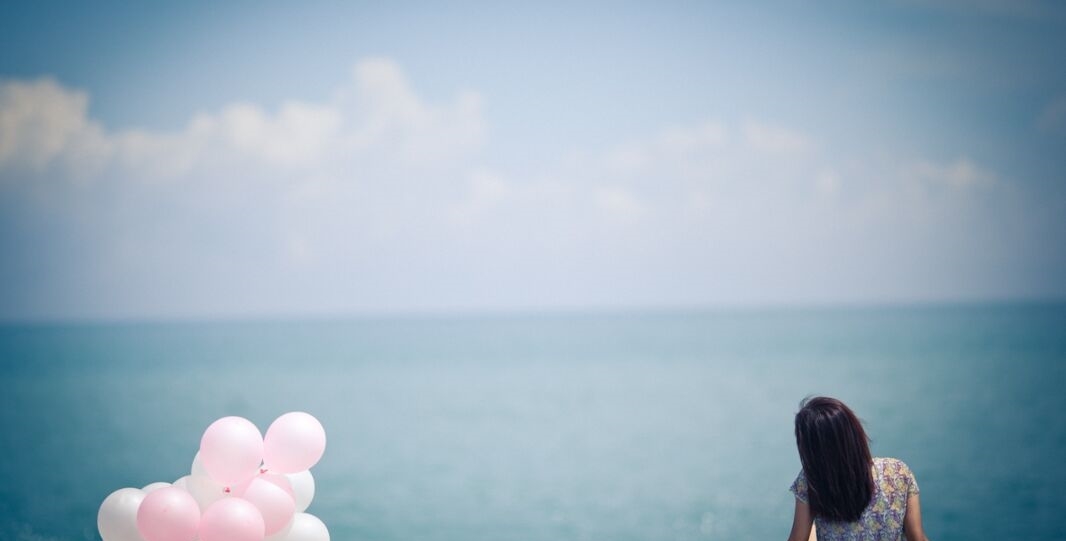 母亲偷偷把房子过户给小弟，今又让我给她租房子 老公：你活该