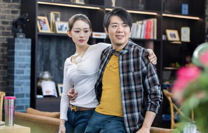 有种完美叫吉娜的"珍珠腋窝",挑战无袖衣,25的样子绝了