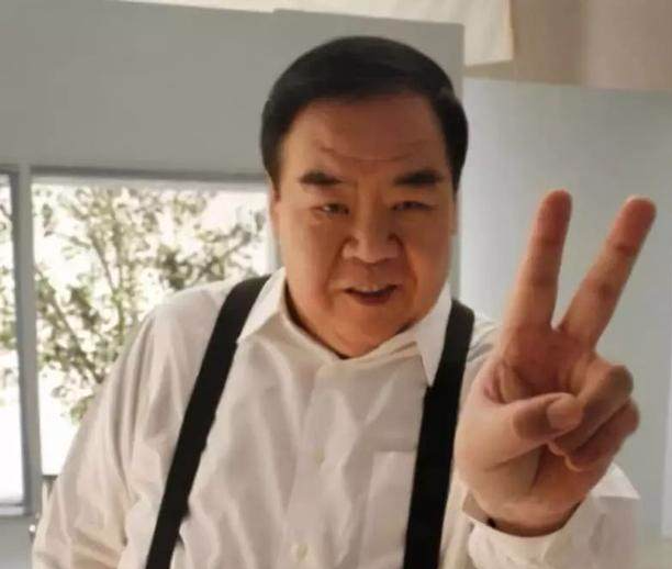 67岁老戏骨重返TVB拍剧演贵利王，对着空气演戏堪称帝级演技