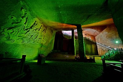 村民钓到37斤大鱼，将水抽干后，发现世界的奇迹