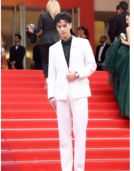 戛纳红毯真无聊，幸好有他!