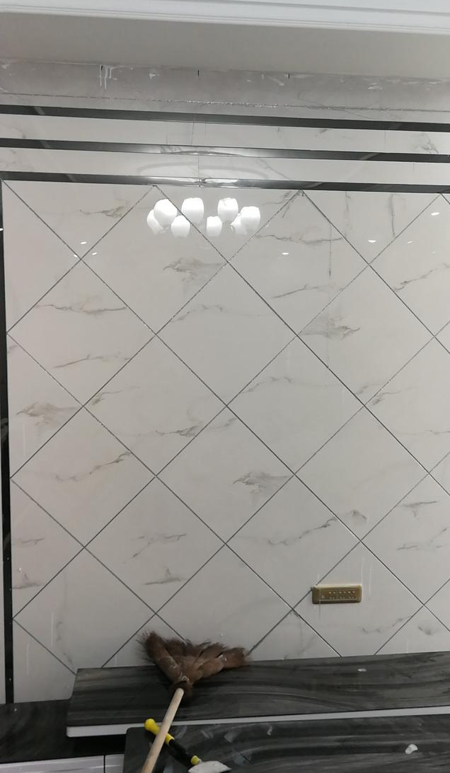 背景墙瓷砖留缝好还是不留缝好？