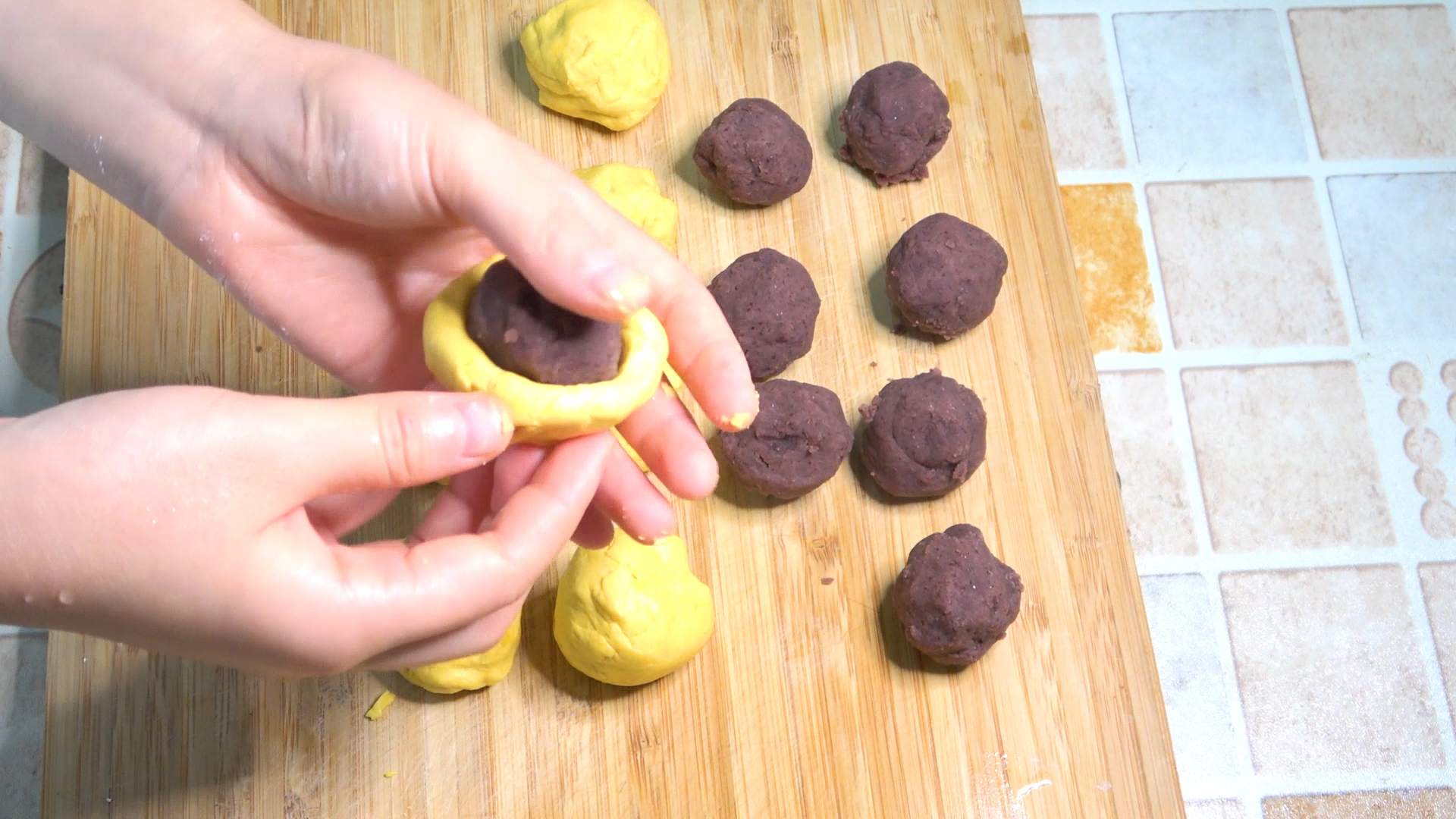 南瓜|南瓜新吃法，不加一滴水和油，香甜软糯，连吃3个都不会腻