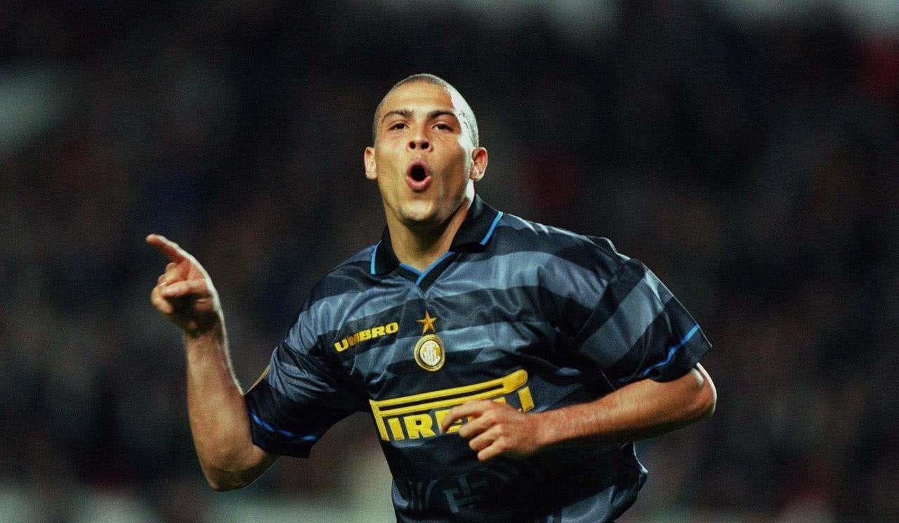 【里卡多】生于1976年的豪奢阵容：赤手门将，巨人矮卫，帅才中场，外星弹头