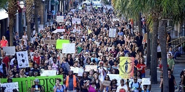 「勒布朗·詹姆斯」詹姆斯到底想干什么？他的行为很危险，马丁路德金39岁就没了