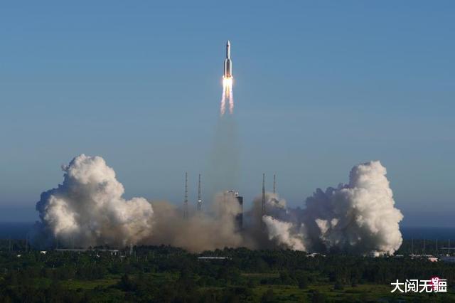 「运载火箭」胖五顺利升空,一次完成两大使命,中国正式开启太空2.0时代