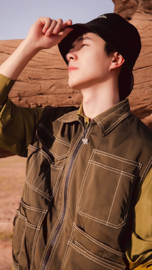 #周冬雨#电影《平原上的摩西》海报首发,昊然弟弟、周冬雨笑颜如火!