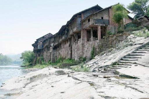 『古镇』国内最神秘的古镇，历史中没有任何记载，每年游客络绎不绝