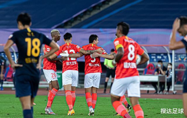 广州恒大|93分钟绝杀！2-1逆转！恒大今晚继续狂飙，保利尼奥脱衣狂欢