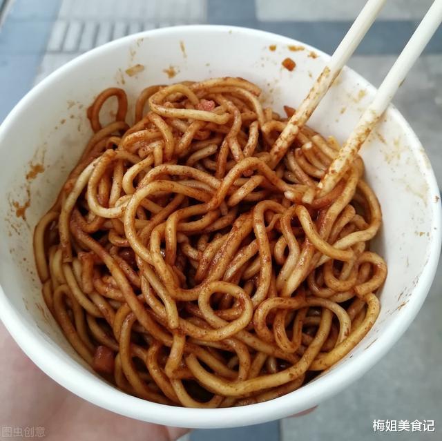 「热干面」中国“最具争议”的4碗面，当地人都说好吃，外地人尝后全是吐槽
