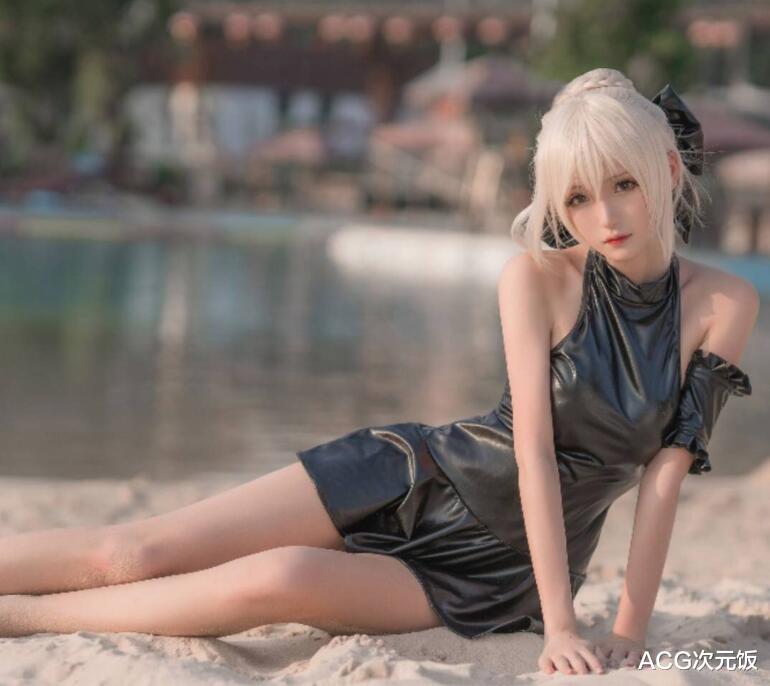 腐团儿|腐团儿婚纱COS战术后退，原以为很安全，摊开裙子后超管来了