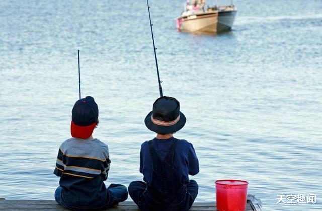 |全球最贴心的酒店，开门就能钓鱼，房间浮在水面上