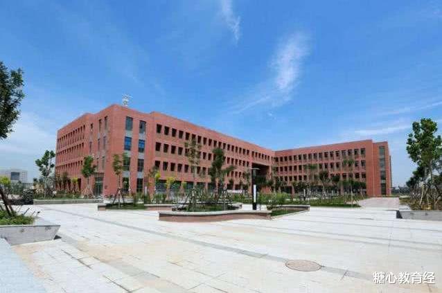 野鸡大学|得知儿子被“名校”录取,父母大摆筵席,老师看到校名后果断报警