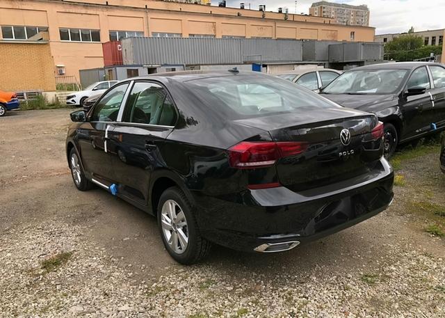 大众Polo|换壳桑塔纳!全新三厢版Polo实拍,搭1.4T,比宝来还高级