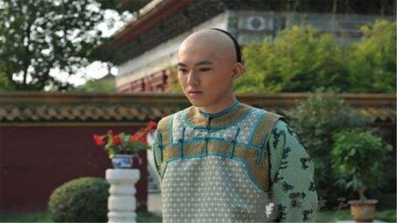 「甄嬛」历史上甄嬛去世后,她的儿子弘曕下场如何?乾隆对他如何?