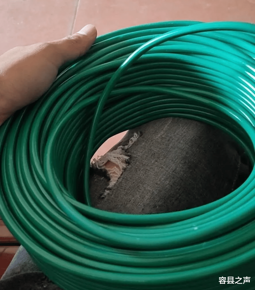 容县之声|新骗局！广西一男子买4平方的铜线，却发现只有前后是，中间为0.5平方！