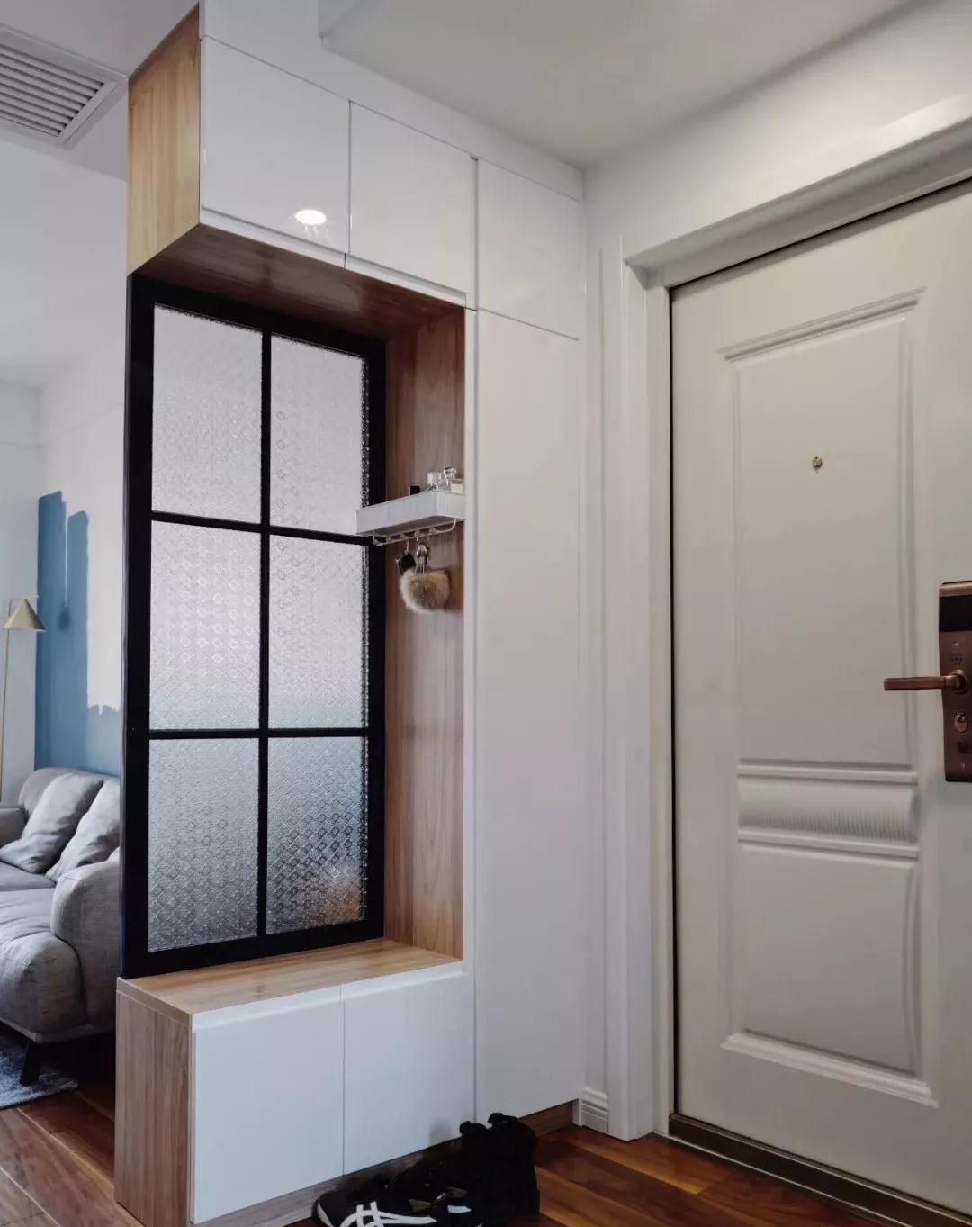 ：进门就是客厅和餐厅的户型，怎样设计玄关？