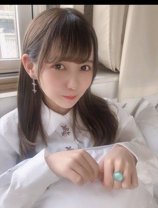 萝莉|可爱的女孩子，就算穿白衬衫也是萝莉