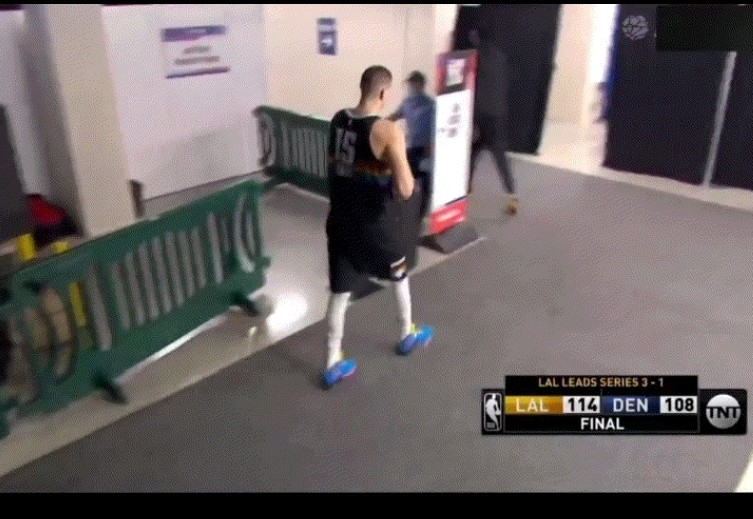 湖人队|最后3秒! 湖人不打了, 詹姆斯找到AD, 谁注意约基奇的举动? 输球输人