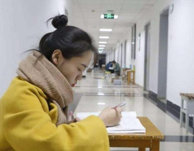 大学|大学“最费头发”的3个专业,学生欲哭无泪,工作后才发现选对了