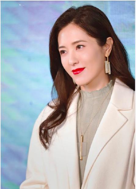 「左小青」娱乐圈女人味十足的女星,左小青知性,而温碧霞的风情你学不会!