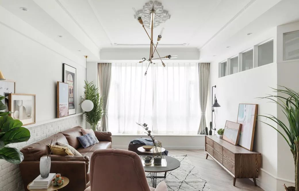 「」现在流行不做吊顶了,这样做省钱又好看实用!太聪明了