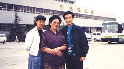 赵丽蓉|赵丽蓉：一婚生两2子丧夫，再嫁小叔生2子再守寡，死前要求安乐死
