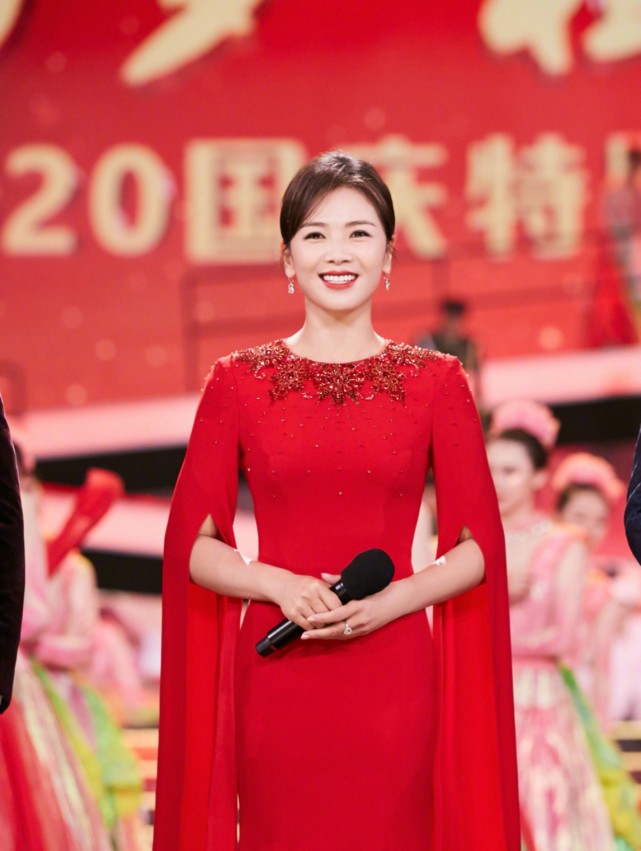天官赐福|央视国庆晚会女星镜头：baby造型惊艳，李沁垫底，刘涛全场最佳
