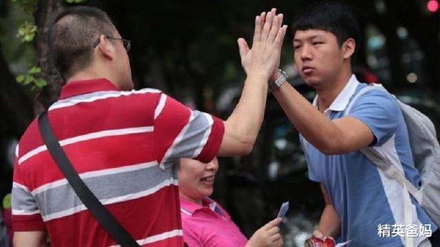 『』赢得高考的孩子,家长基本有3个特征,孩子优秀,需要父母的付出