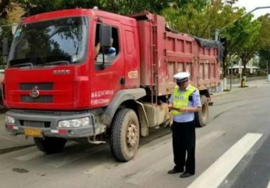 晨星说车 农用车一律不准进城？老农民反问一句话，专家“羞愧满面”愣了