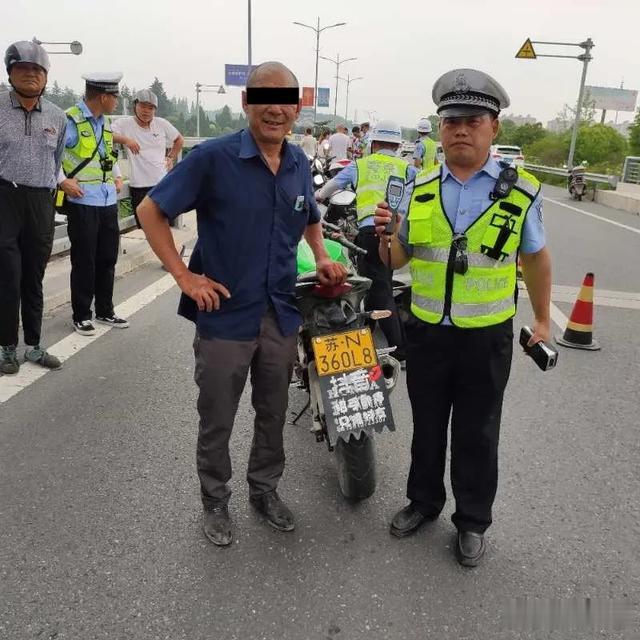【校园欺凌】“车坚强”？骑了23年还敢上路，宿迁这辆97年摩托车被“清剿”!