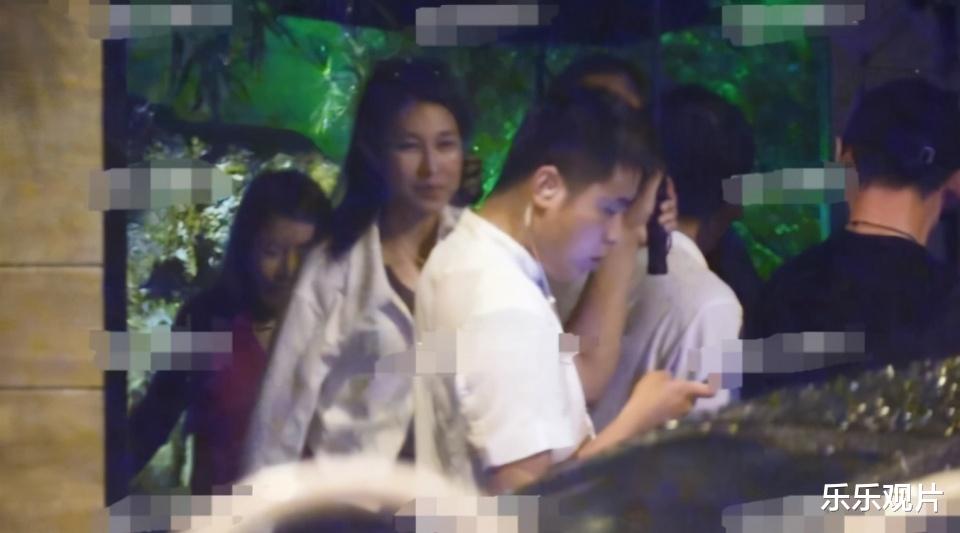 张继科|张继科疑似新恋情曝光：帮女生主动提包聚餐，一起同回豪宅