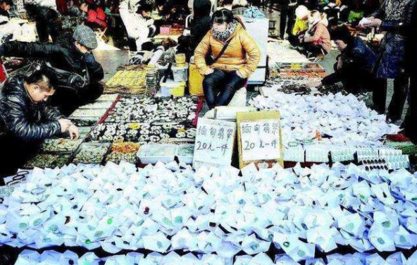 文玩▲文玩摊儿上的种种套路，没看过的基本都被商家坑了