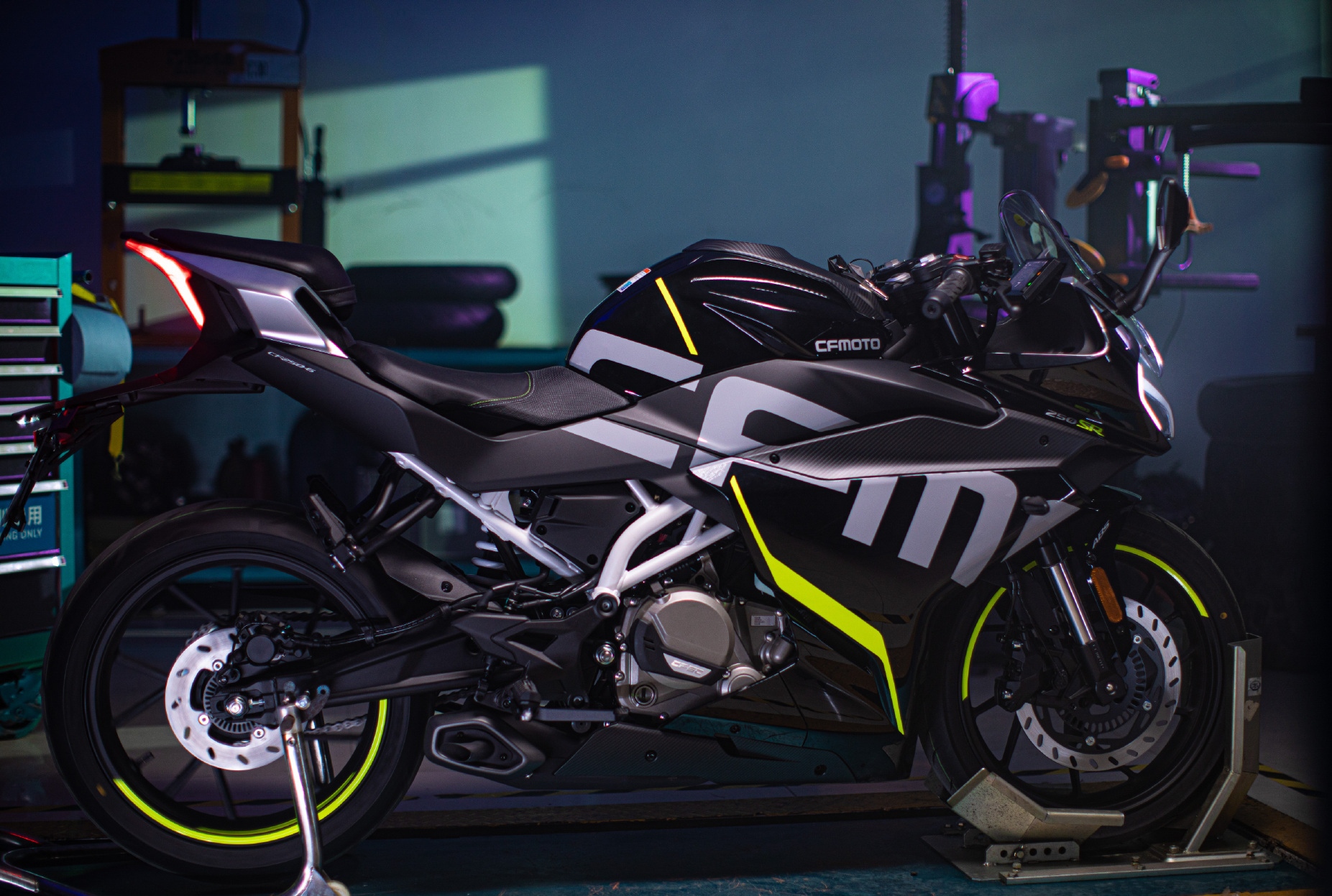 『』有料的国产仿赛来了，春风250SR