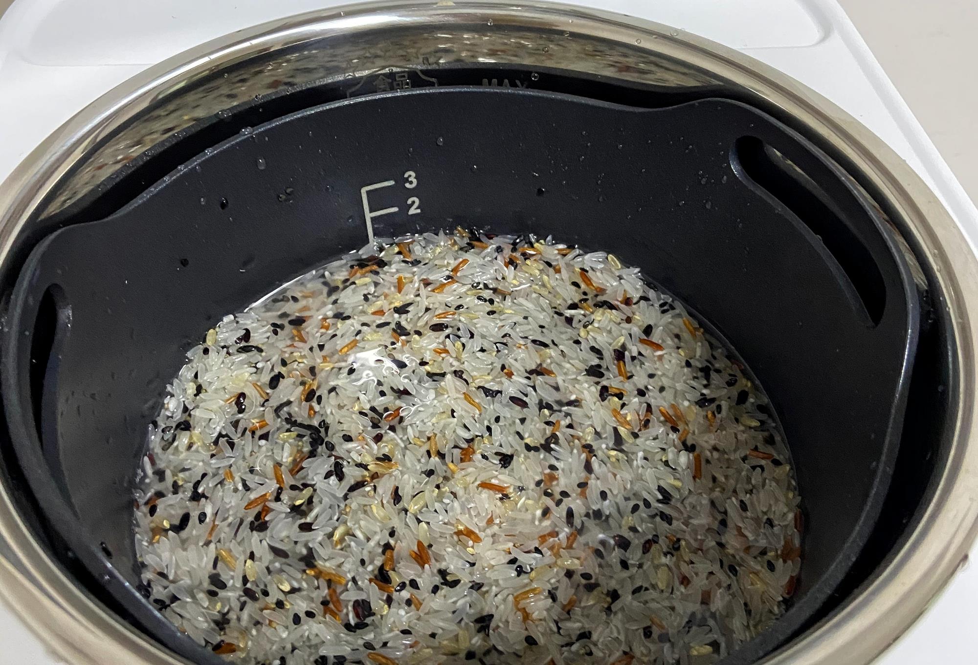 风油精@三黑是哪三黑?很多人常搞错,大米加三黑煮一锅,低糖低热更养生