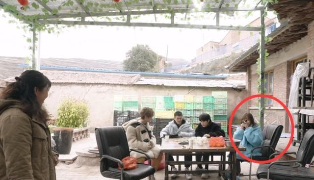 鹿晗|《哈哈哈哈哈》包袱最重的人，全程在补妆还挎着小包，鹿晗都看呆