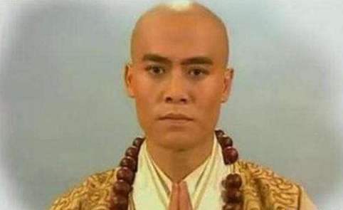 吴孟达|67岁吴孟达瘦脱相认不出，染黑发胡子变白与49岁“无天佛祖”跨次元同框