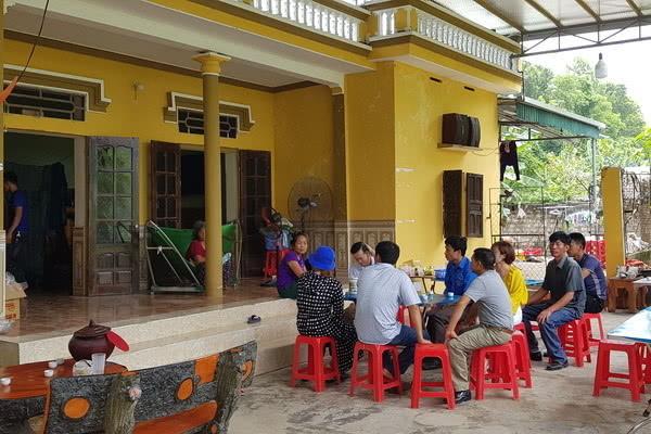 车祸@夫妇与4岁长子出车祸离世，撇下5个月小儿子因没奶吃整日哭闹