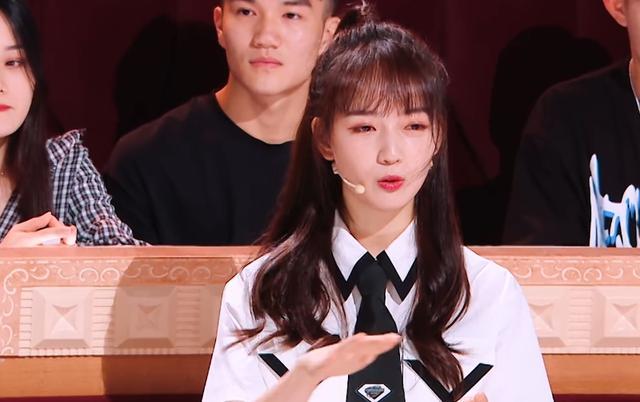 lisa|秦牛正威录制火星情报局，却被身后的女孩抢镜，是lisa吗？