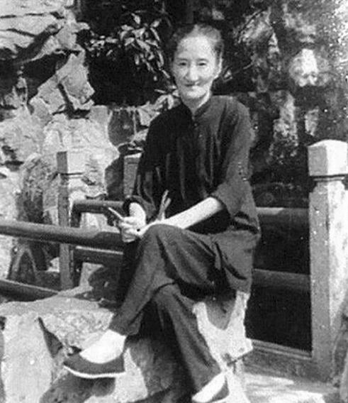 陆小曼|陆小曼去世时惨状:尸骨无存,无人吊唁,只有一具衣冠冢