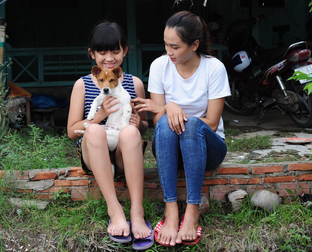 睹图|男子共有24根手指和脚趾比常人多4个，称走路更稳干活更方便