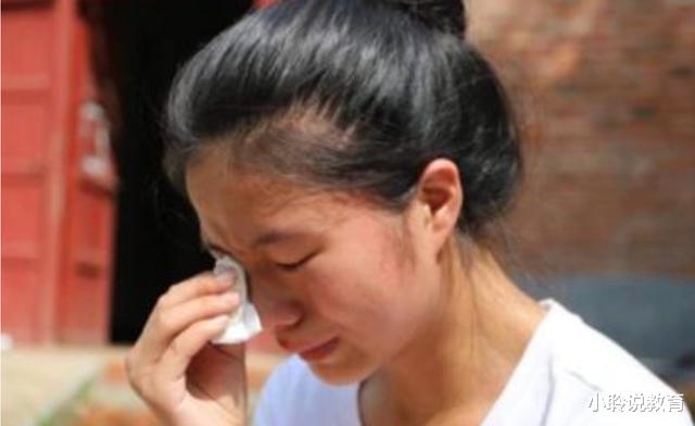 女孩|女孩451分考入三本大学，学费一年1.8万，看到室友后心态却崩溃了