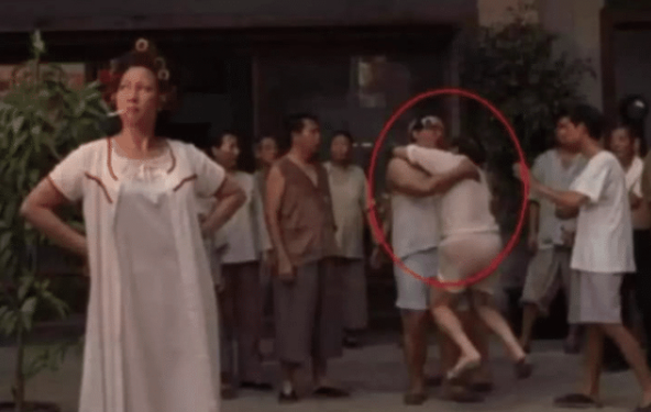 『周星驰』《功夫》冷知识：那个娘炮裁缝，原来是个大人物，还只出演星爷的电影