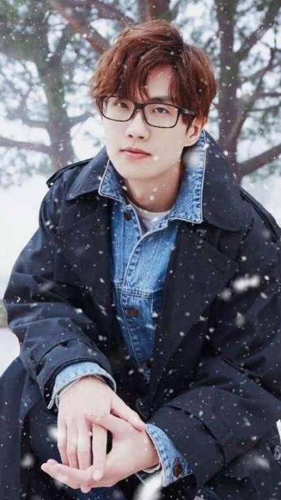 许嵩|过气歌手、歌红人不红、非主流，你能相信这些都是形容音乐才子？