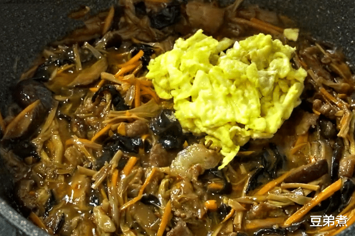 「打卤面」想吃打卤面不要出去买，教你在家做，嫩滑劲道，香味浓郁，特好吃